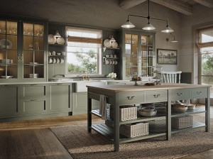 Лакированная деревянная кухня с ручками