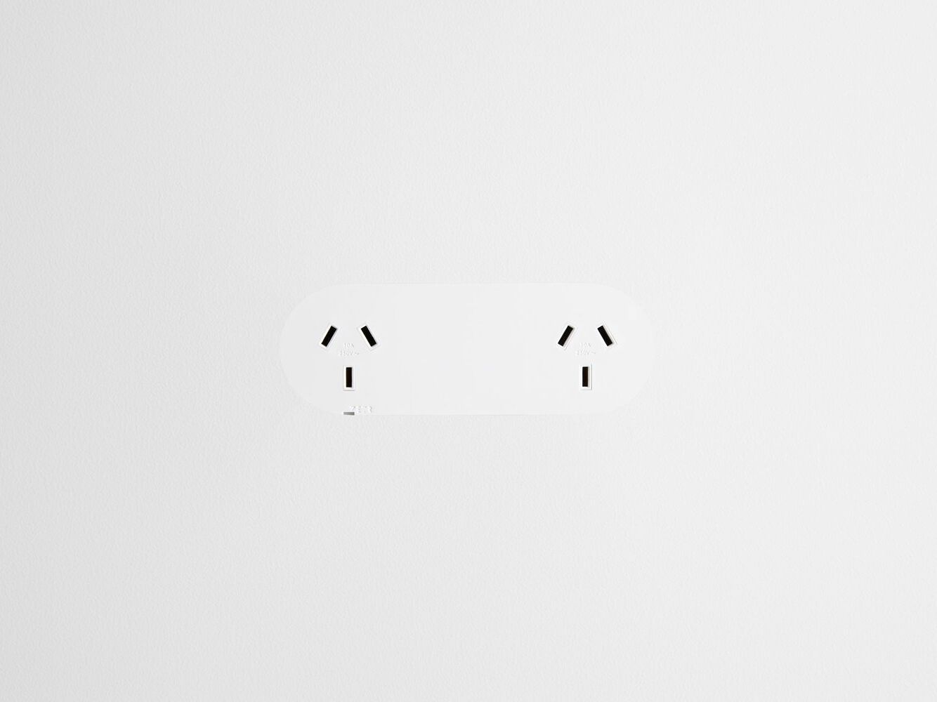 Поликарбонатная двойная электрическая розетка ZETR 13 / FLUSH ARCH-00105663