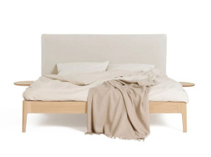 Деревянная двуспальная кровать с мягким изголовьем