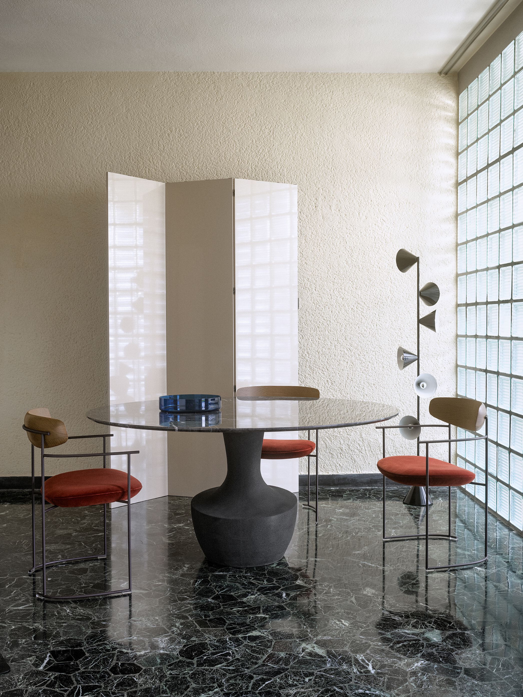 Стол с мраморной столешницей и основанием из смолистого кварца Potocco Амфора ARCH-00028188 - Вид №1