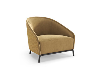 Тканевое кресло с подлокотниками