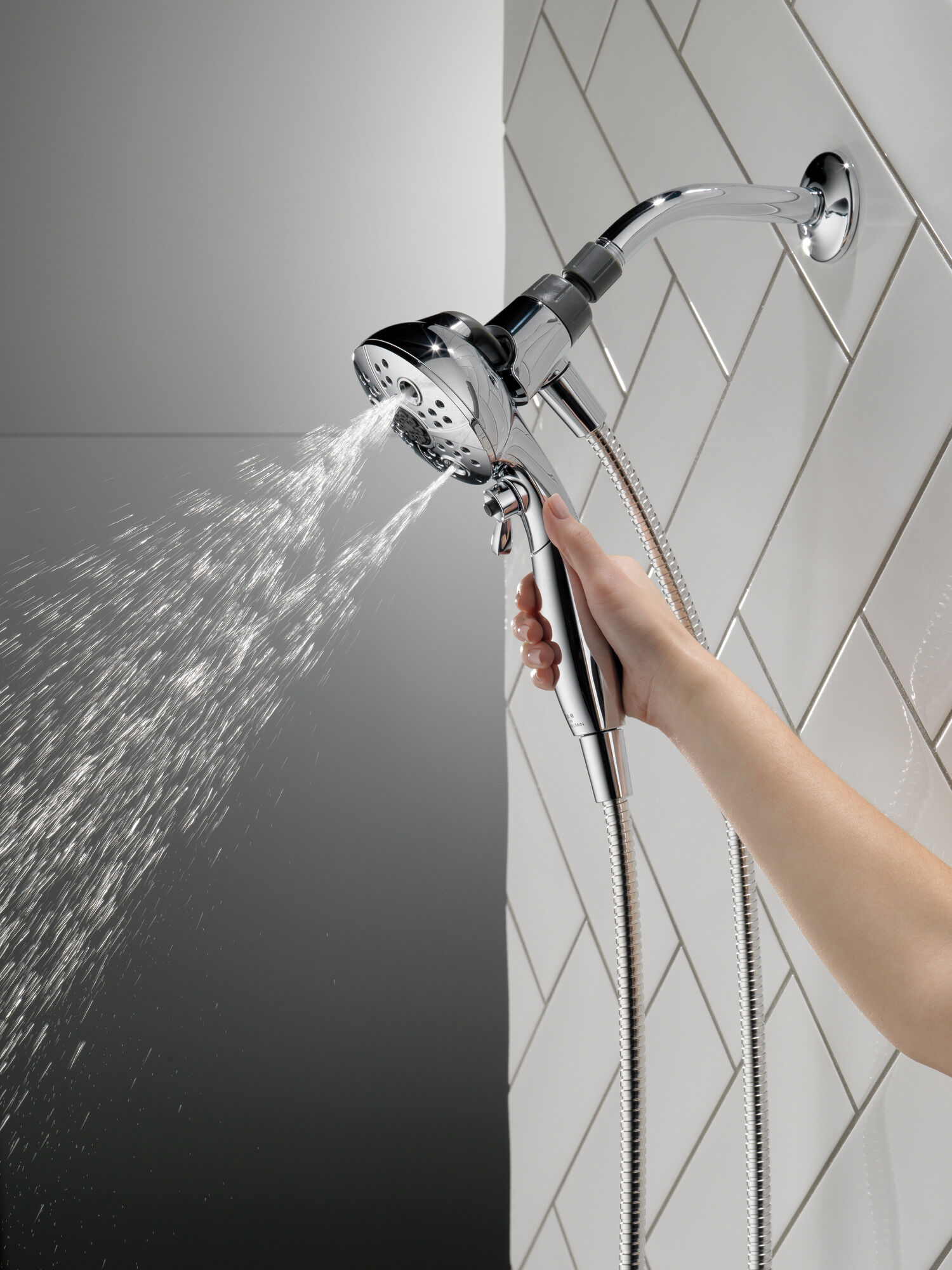 75507 Ручной душ SureDock ™ с 5 настройками Delta Faucet DELTA Хром - Вид №11