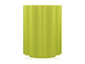 Низкий стул из инженерного пластика