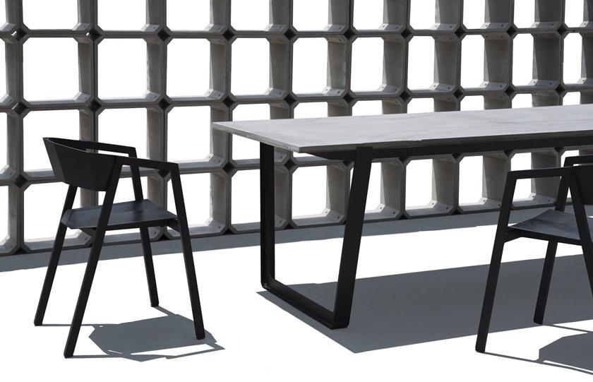 Bentu Design Бетонный стол со стальными ножками, окрашенными в черный цвет  C237154/ 55 / 56  - Вид №1