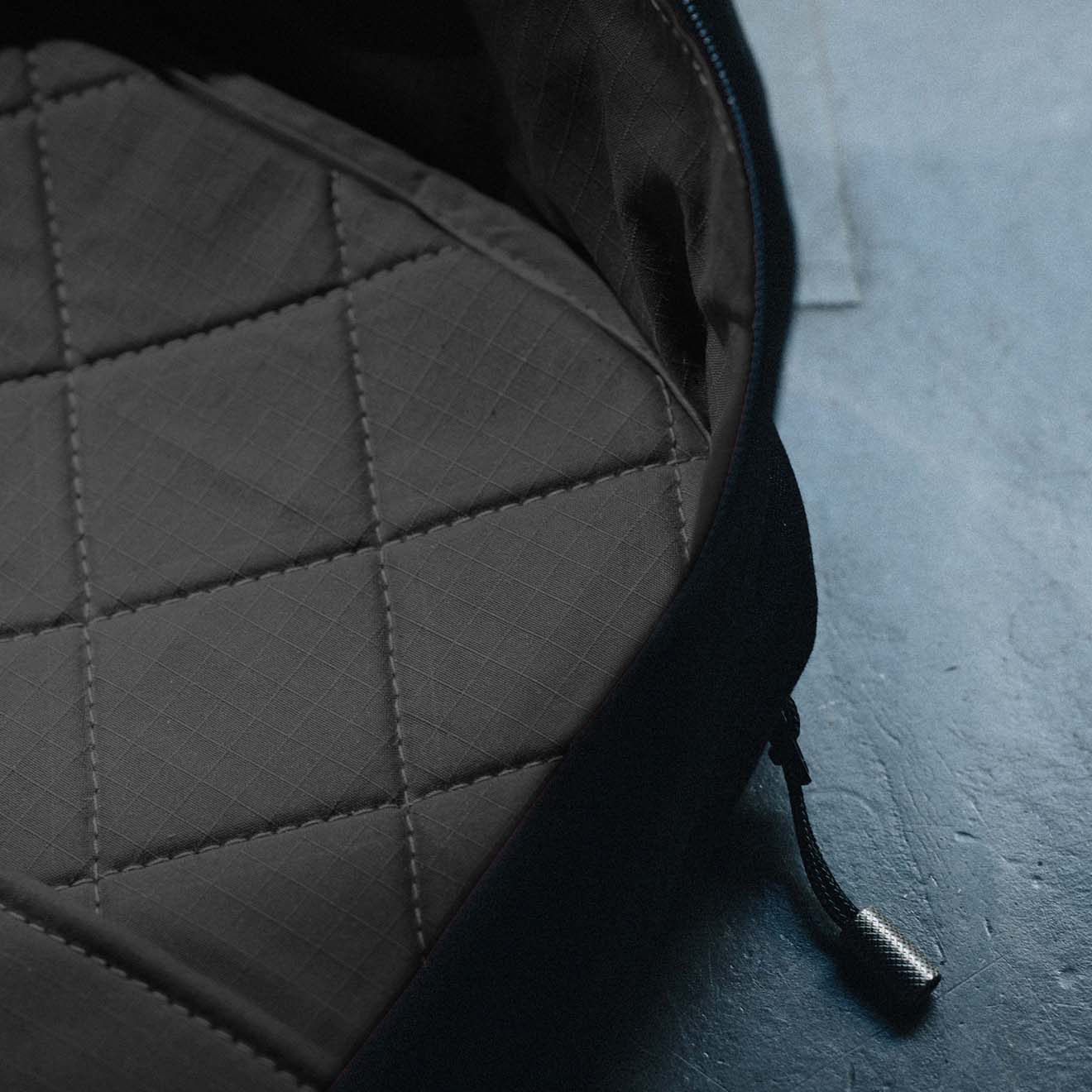 W301BLA-CHA-BRA Everyday Pack 21L - Древесный уголь / Латунь Wingback  - Вид №27