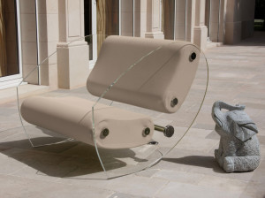 Кресло с подлокотниками