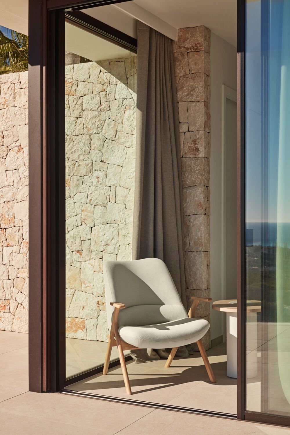 Полиэфирное кресло с подлокотниками TEULAT Dins ARCH-00089865 - Вид №5