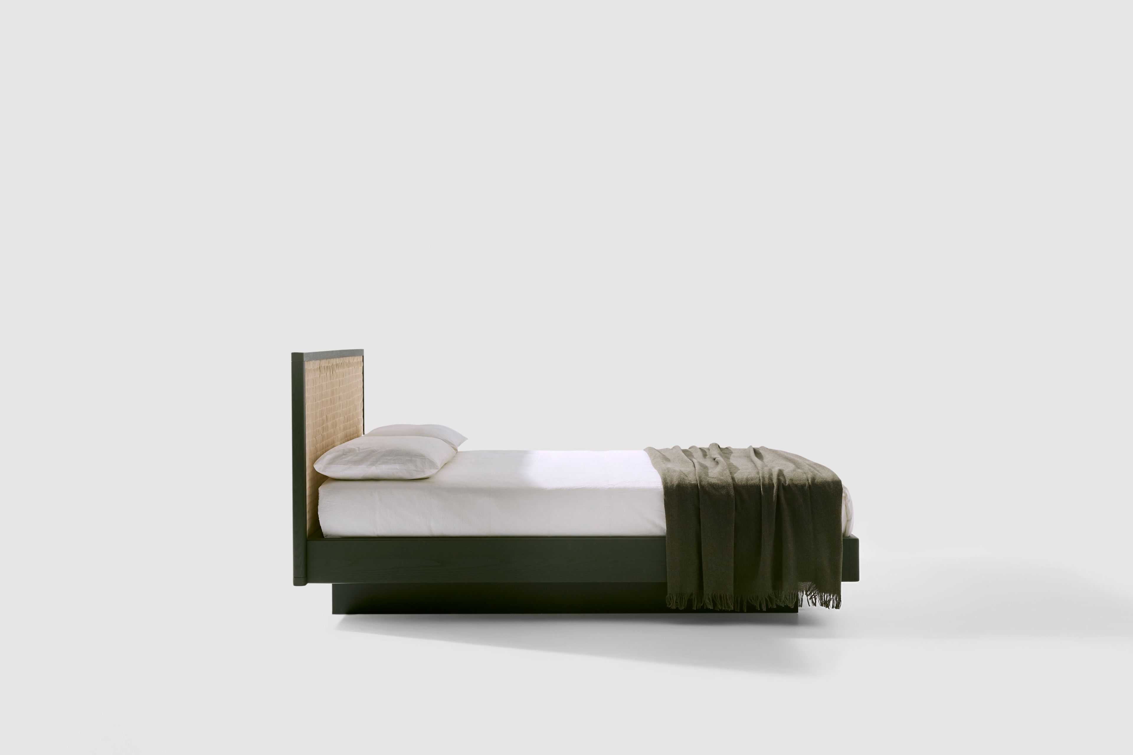 Деревянная двуспальная кровать с изголовьем из спинного мозга Bolzan Awase ARCH-00109002 - Вид №1