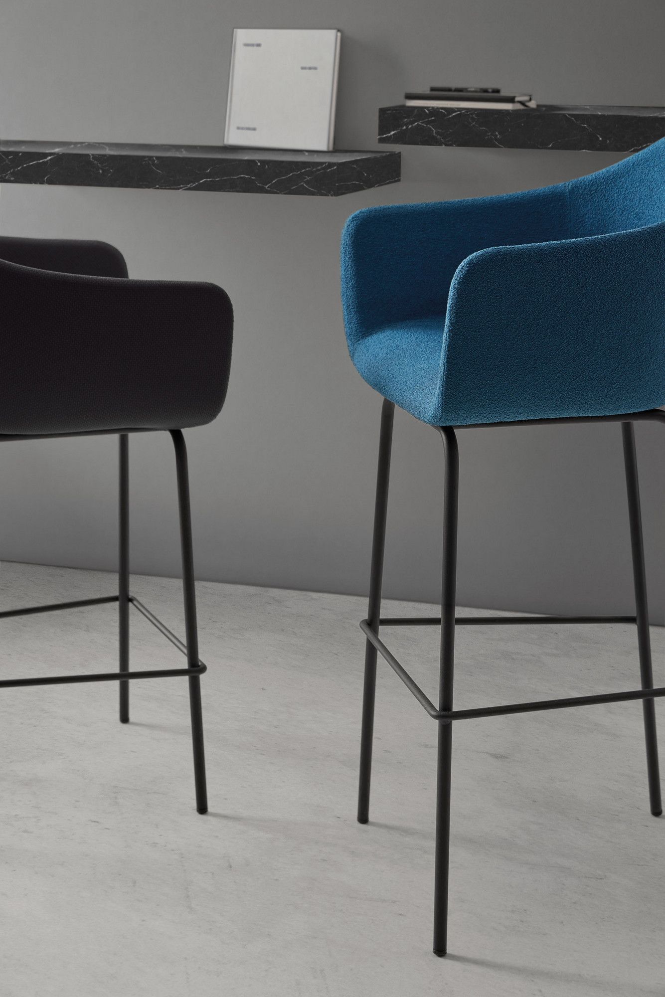 Высокий тканевый стул с подставкой для ног Blasco&Vila Nomad ARCH-00040540 - Вид №3