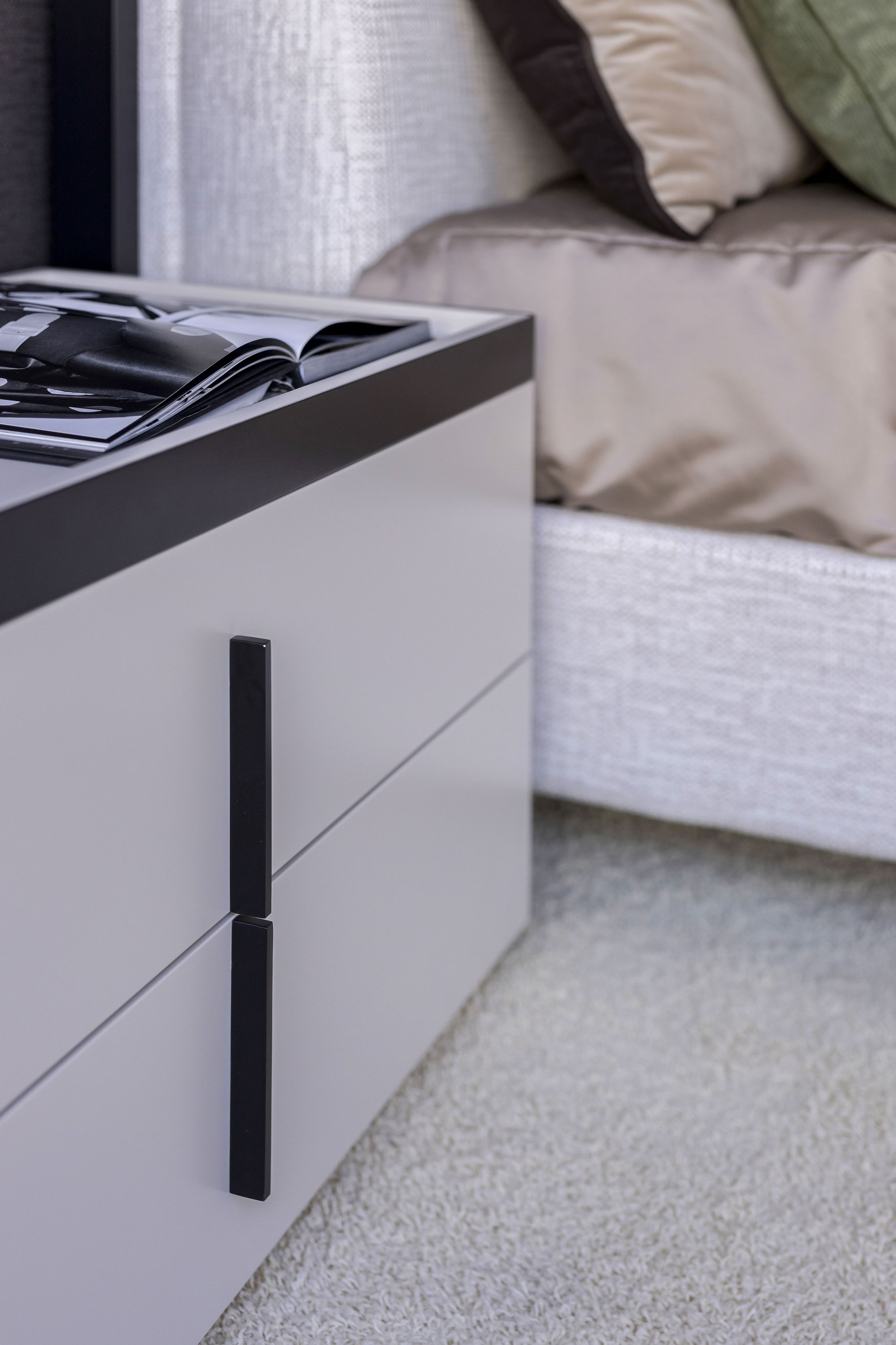 Прямоугольная прикроватная тумбочка из шпона с ящиками Stylish Club ARCH-00040121 - Вид №8