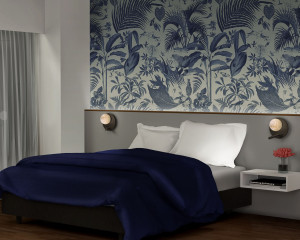 Настенный светильник из железа и алебастра