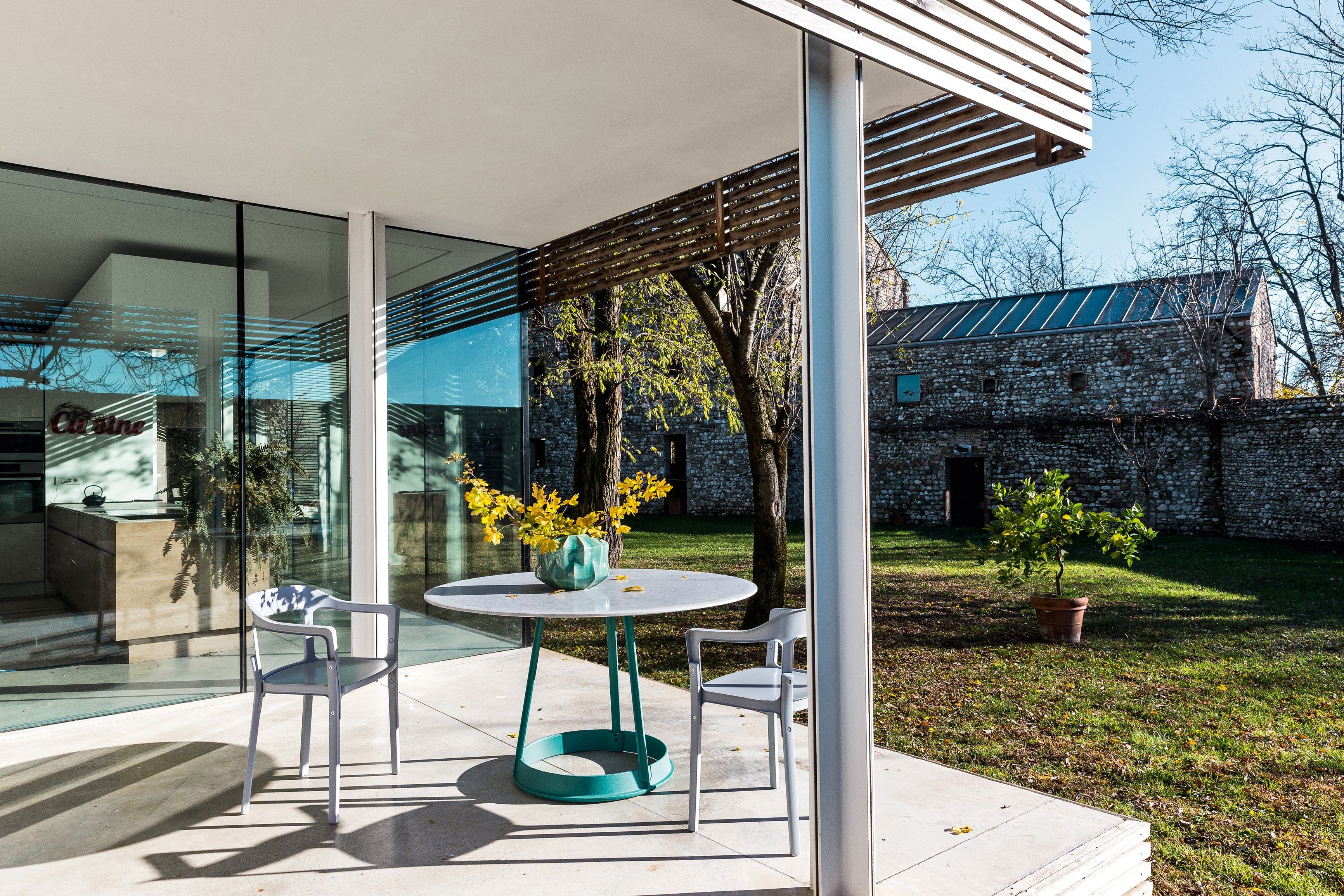 Круглый стол из каррарского мрамора Magis Brut ARCH-00115525 - Вид №1