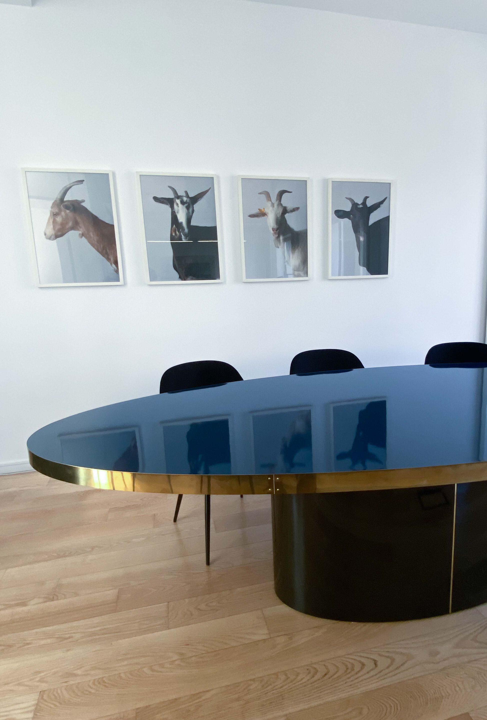 Овальный стол из ламинированного стекла Jover+Valls Antique Boutique-Malibu ARCH-00078749