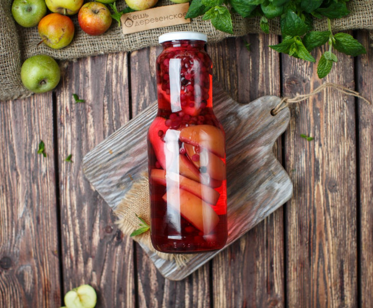 5811 Компот яблочно-брусничный Зинаида и Сергей Белан Вкусляндия 