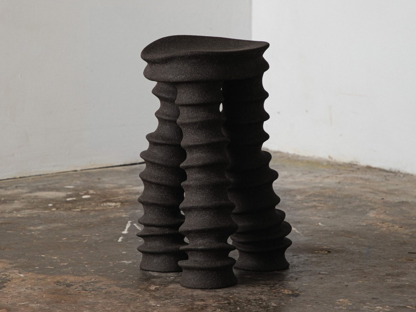 Низкий табурет из глины LO Contemporary TABURET ARCH-00066381