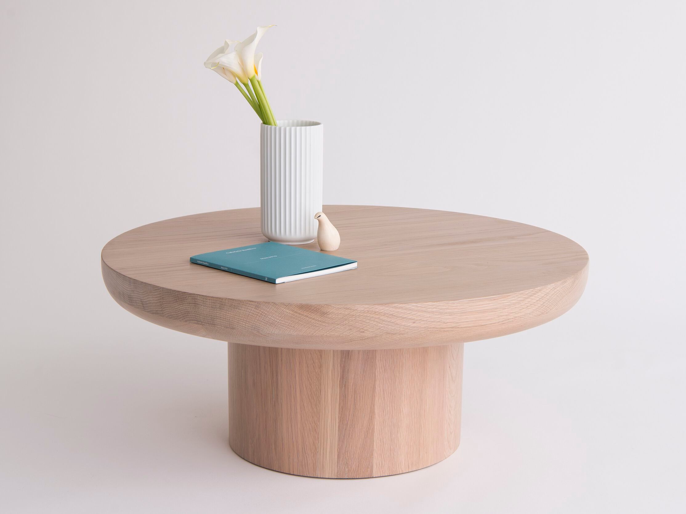 Круглый деревянный журнальный столик Phase Design Домбак ARCH-00003768