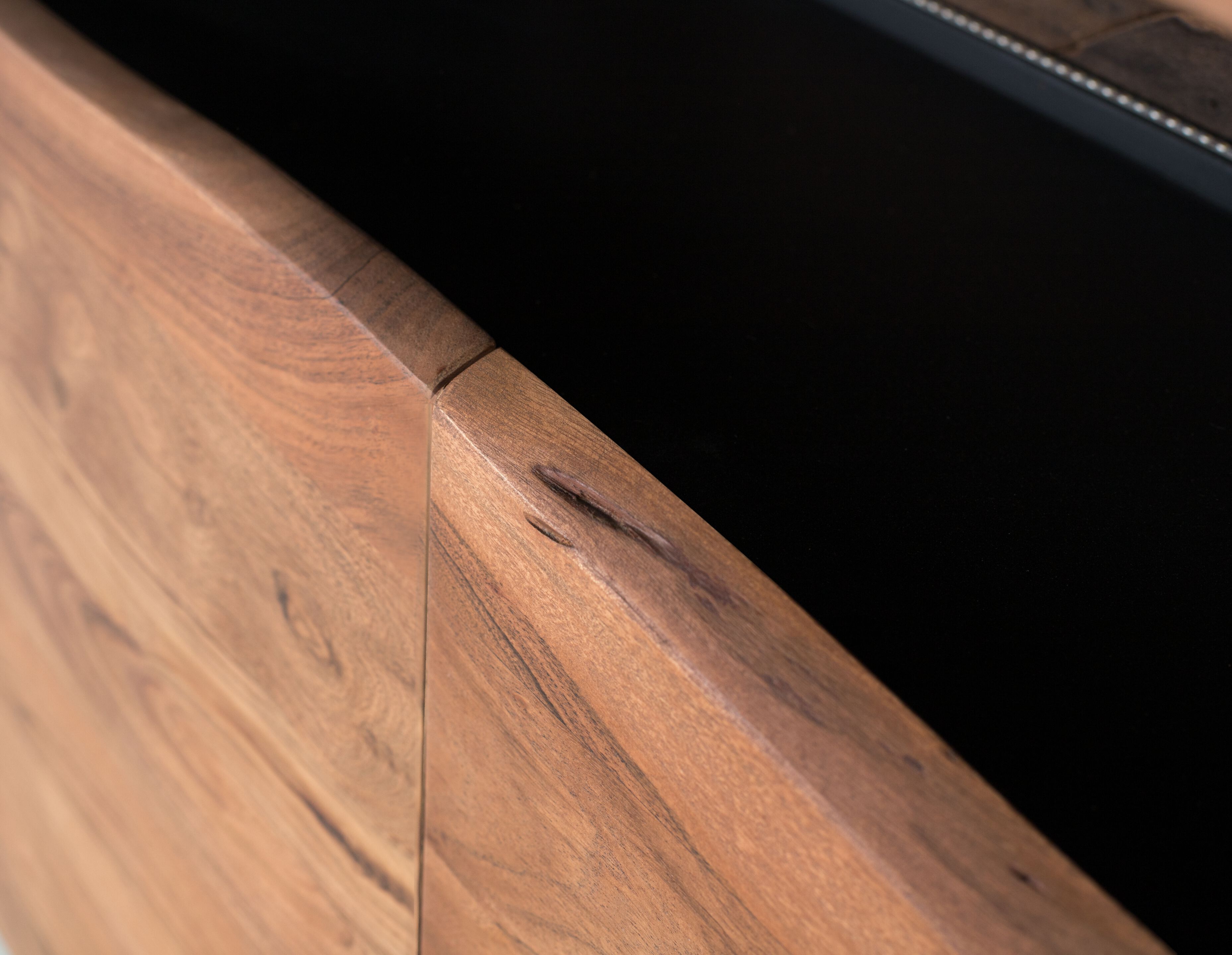 Шкаф из акации со встроенным освещением Giner y Colomer Imphal ARCH-00086774 - Вид №5