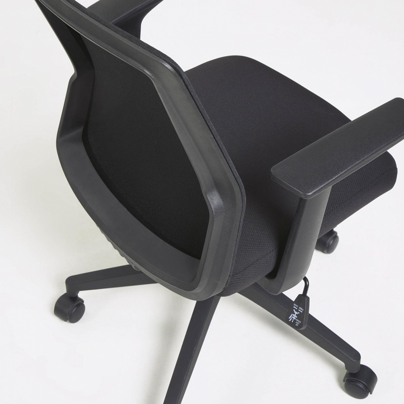 093342 Офисное кресло в черном цвете La Forma Nasia  - Вид №3