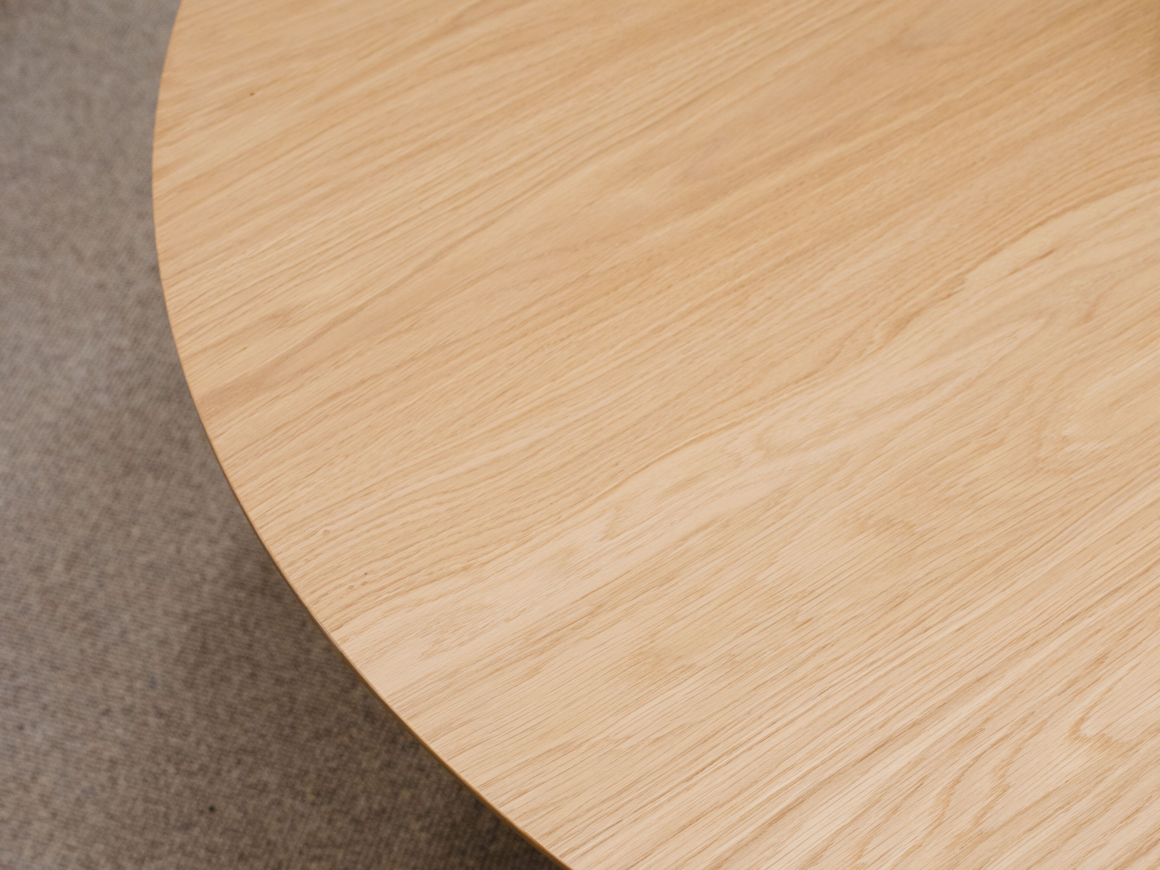 Круглый ламинированный стол для встреч с электрической розеткой Taiga Concept мебель ARCH-00083252 - Вид №1