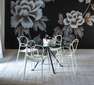 Полипропиленовый стул с подлокотниками