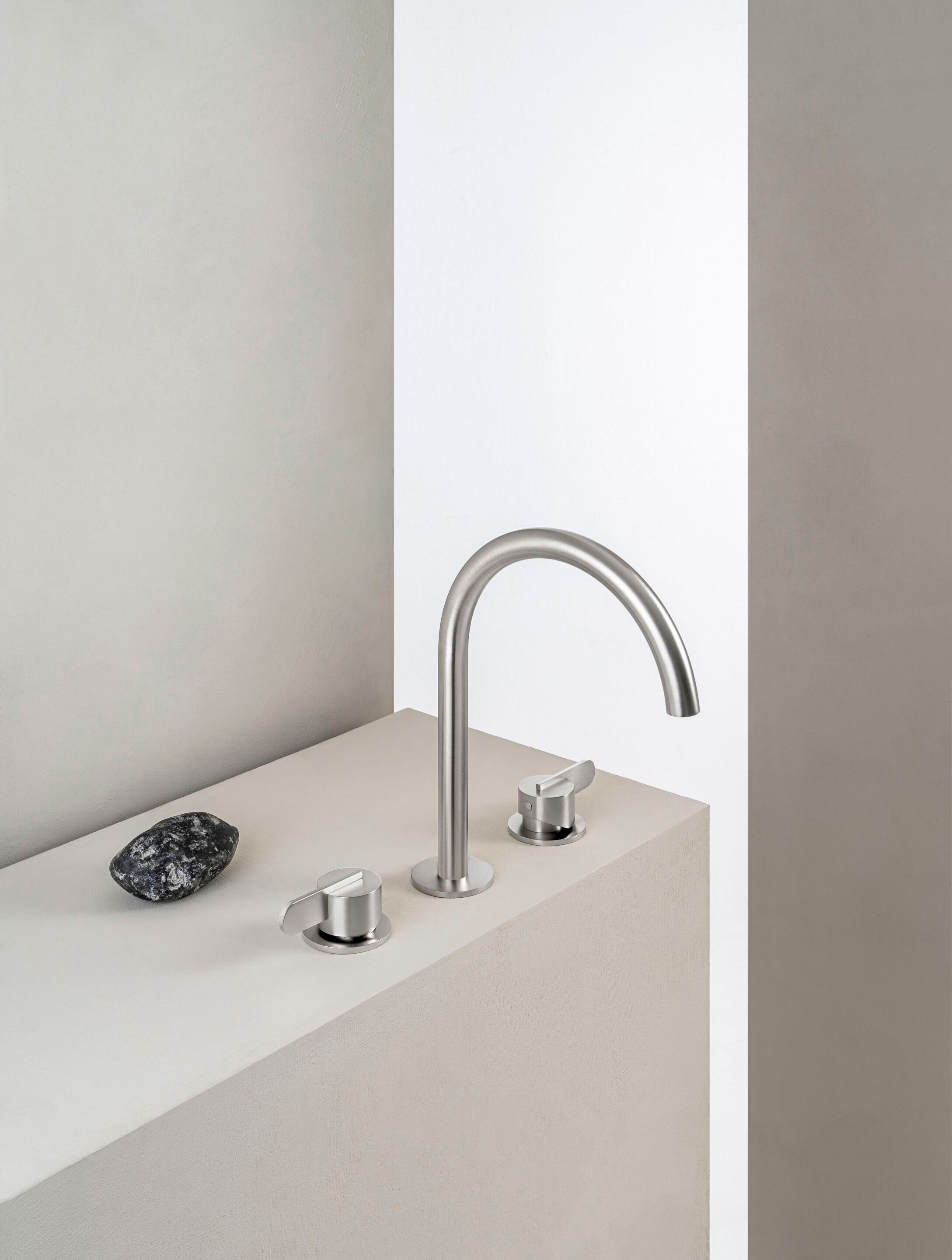 Смеситель для раковины с 3 отверстиями QD Magistro Lab Swing ARCH-00041222 - Вид №1