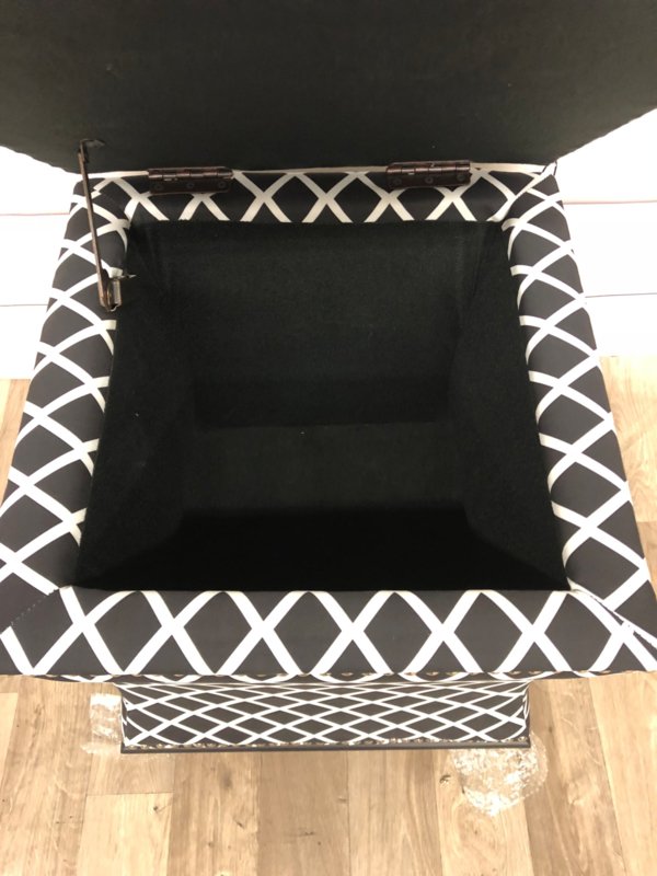 Пуфик с ящиком квадратный черно-белый 47 см Austin от Eichholtz EICHHOLTZ ДИЗАЙНЕРСКИЕ, EICHHOLTZ 061305 Черный;белый  - Вид №2