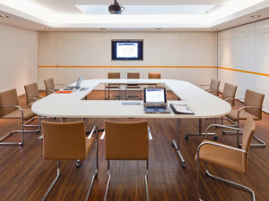 Консольный стул с подлокотниками