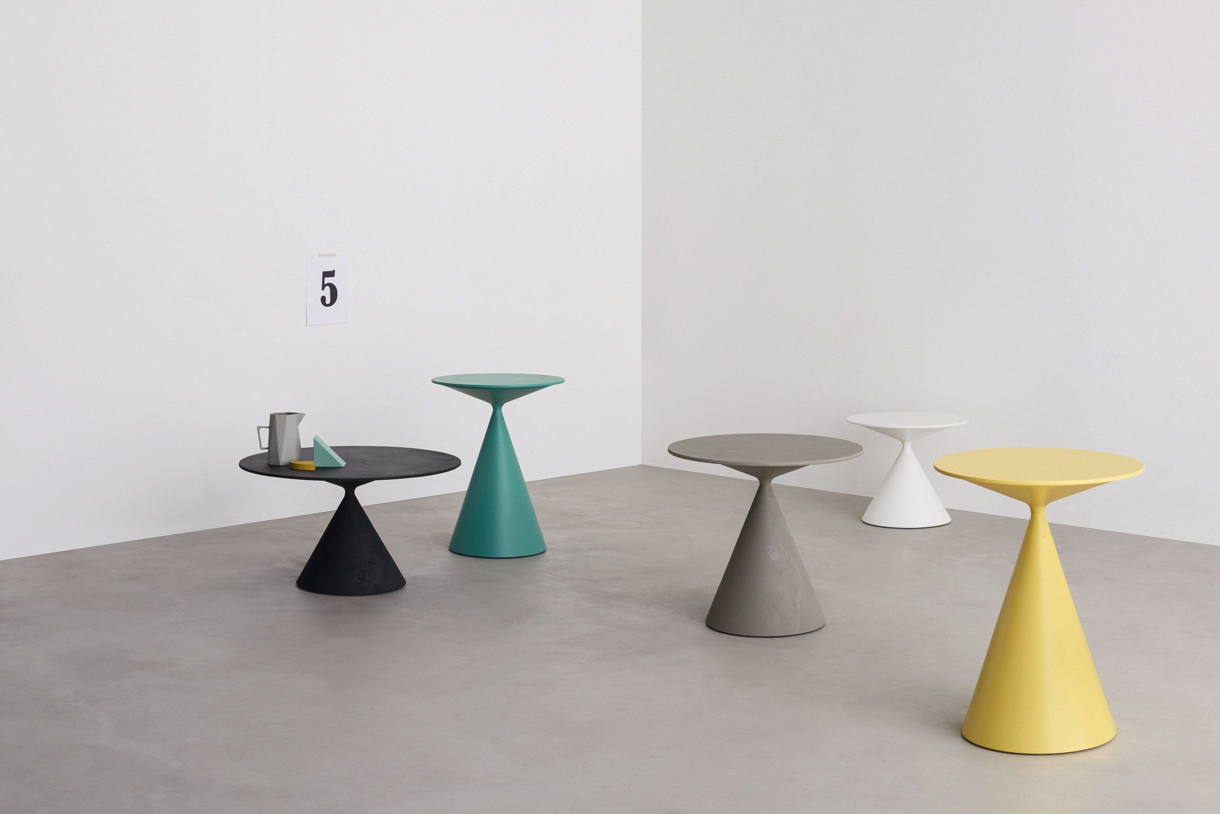 Круглый журнальный столик из полиуретана Desalto глина ARCH-00101622 - Вид №5