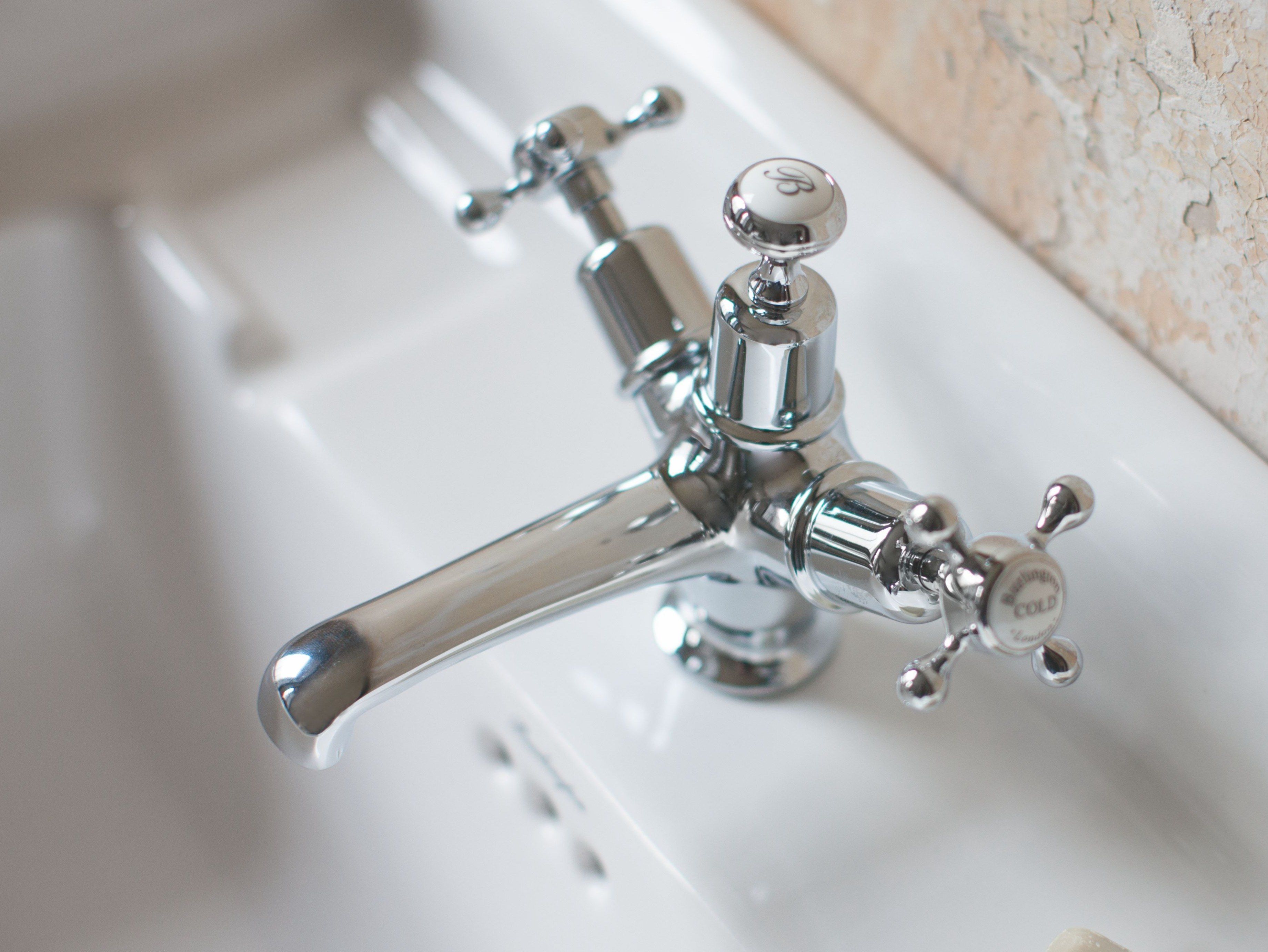 Смеситель для раковины с одним отверстием Burlington CLAREMONT ARCH-00049867