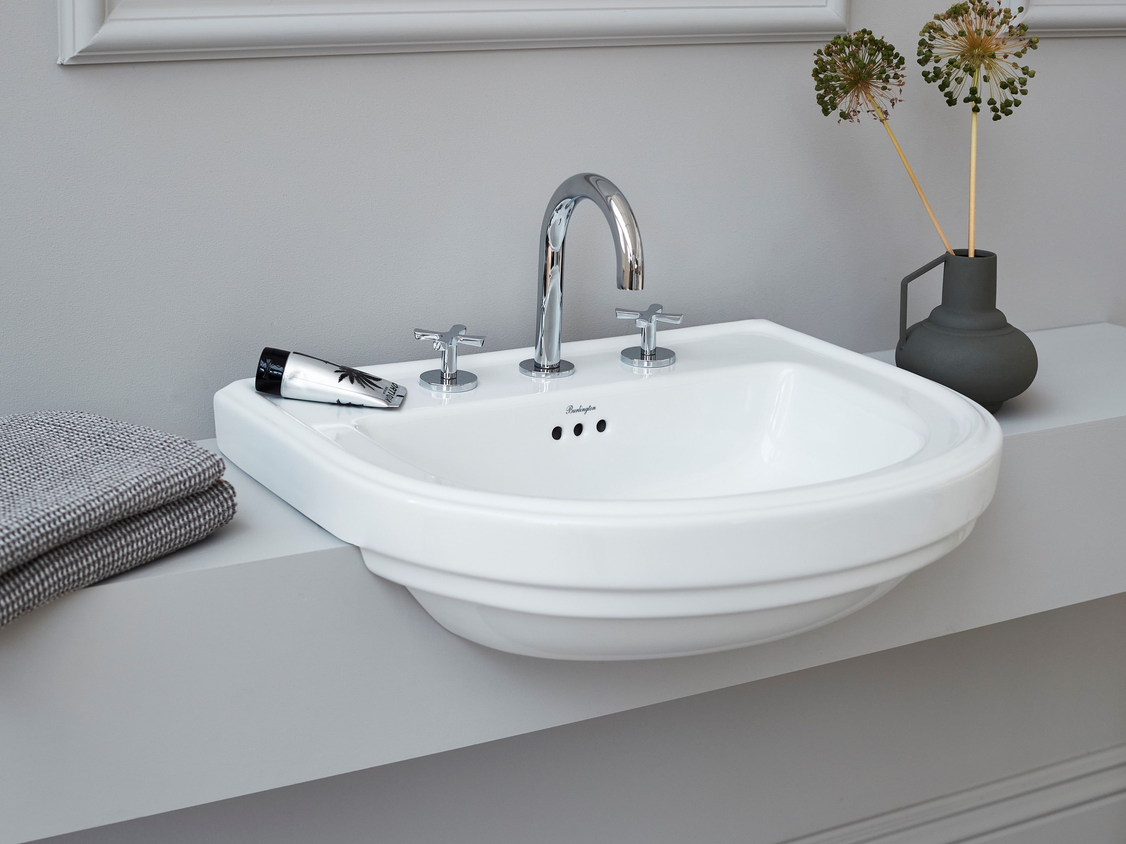 Встраиваемый умывальник в витрине Burlington RIVIERA ARCH-00149581