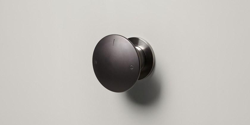 Antonio Lupi Design Смеситель для душа на 3 отверстия с ручным душем и верхним душем Mayday Antoniolupi sun-id-1410112 - Вид №1