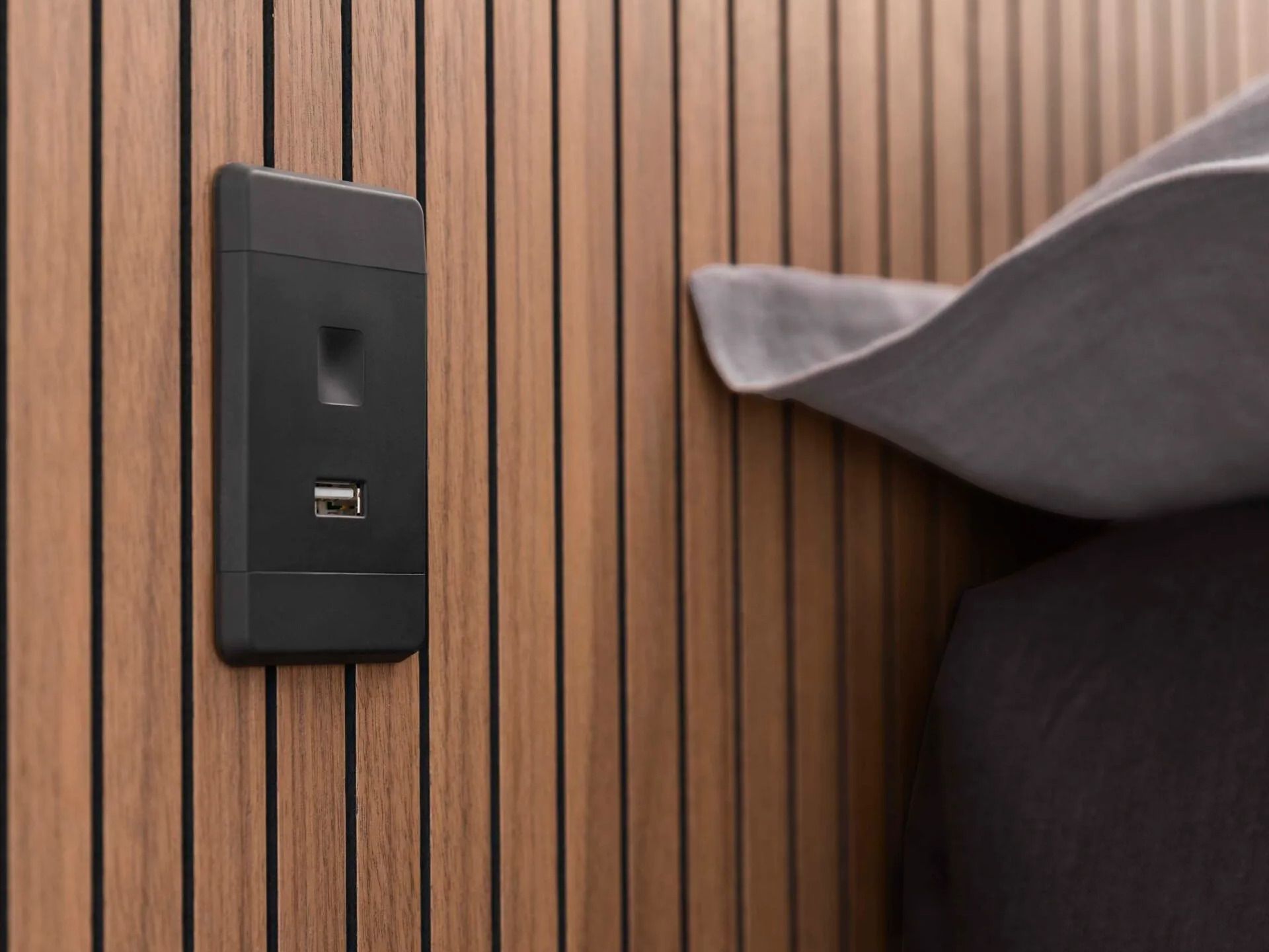 Деревянная двуспальная кровать со встроенными тумбочками Alf DaFrè RIGHETTO ARCH-00019859 - Вид №2