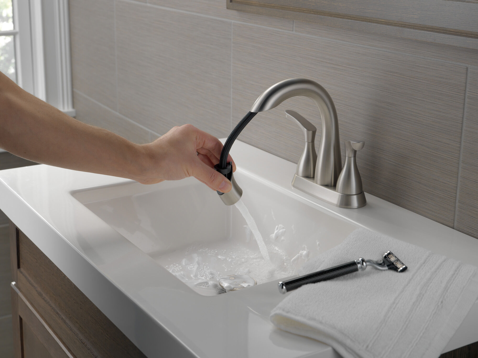 25765LF-SPPD Смеситель для ванной комнаты с двумя ручками Delta Faucet Broadmoor Пятно из нержавеющей стали  - Вид №8