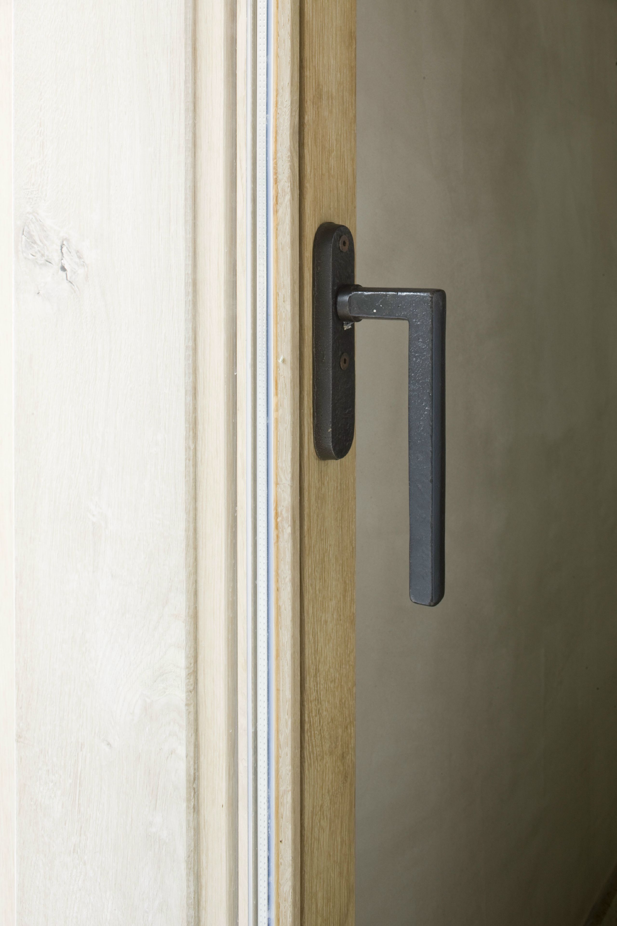 Железная оконная ручка на пластине Dauby Pure® ARCH-00098986 - Вид №1