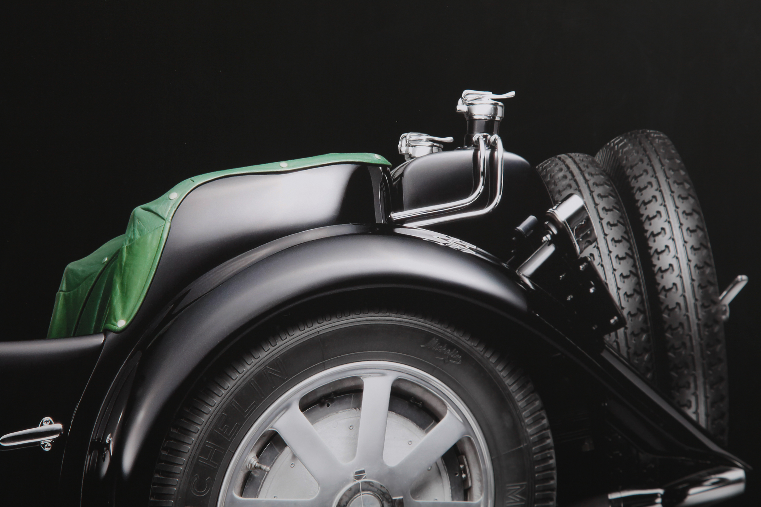 2000983160829 Постер Black Car LA FORMA  - Вид №1