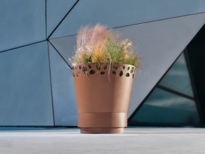 Высокий стальной плантатор