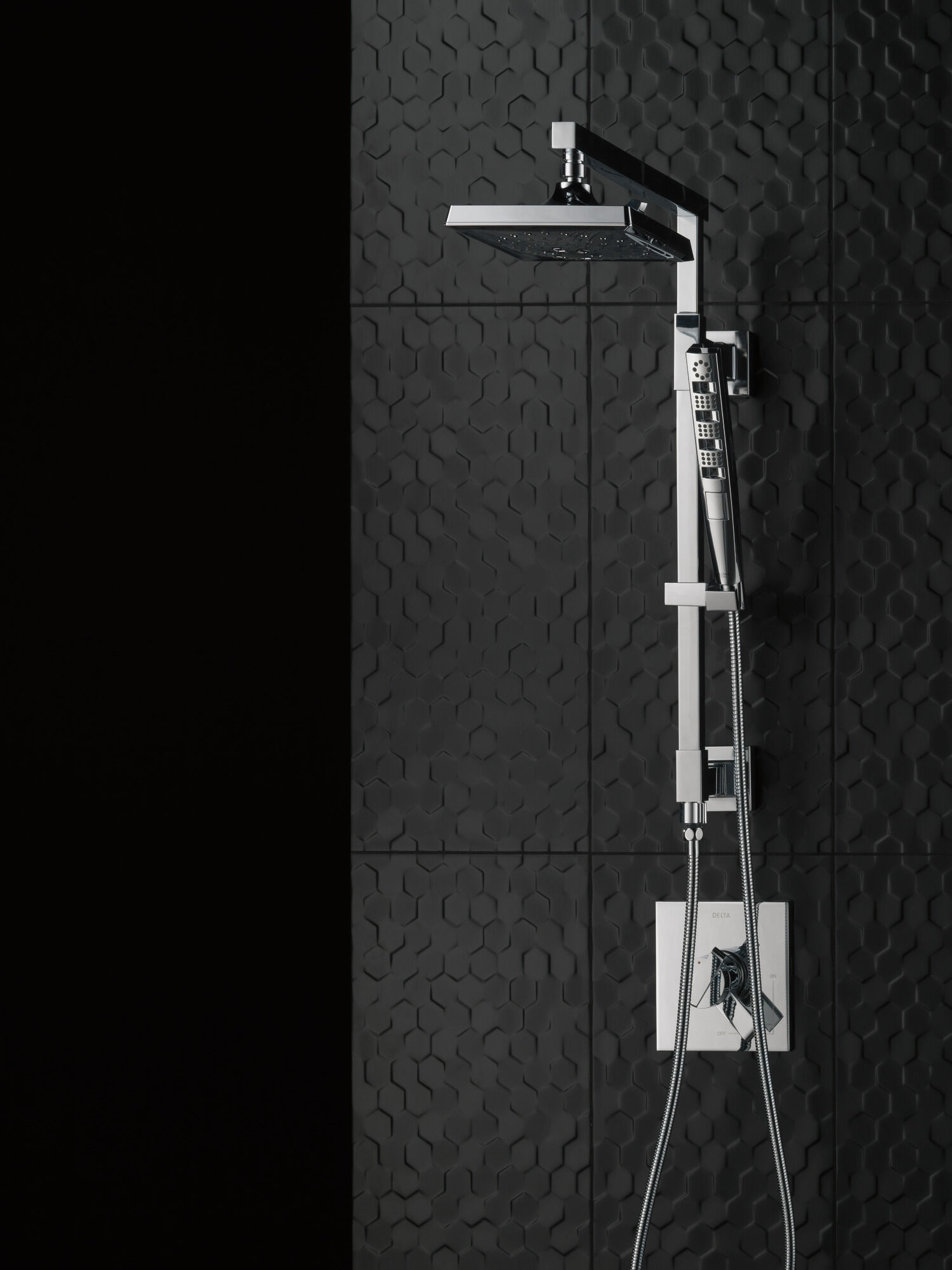 U495D-KS60-PK Шланг для ручного душа 60–80 дюймов Delta Faucet Universal Showering Черный нержавеющий  - Вид №7