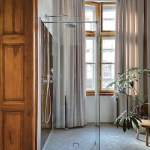 Душевая колонна с ручным душем и душем