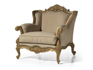 Тканевое кресло с подлокотниками