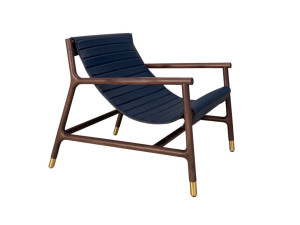 Кожаное кресло с подлокотниками