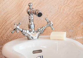 Gentry Home Центр смесителя для раковины до центра два отверстия под смеситель мм Antique Бронза GH101637 - Вид №1