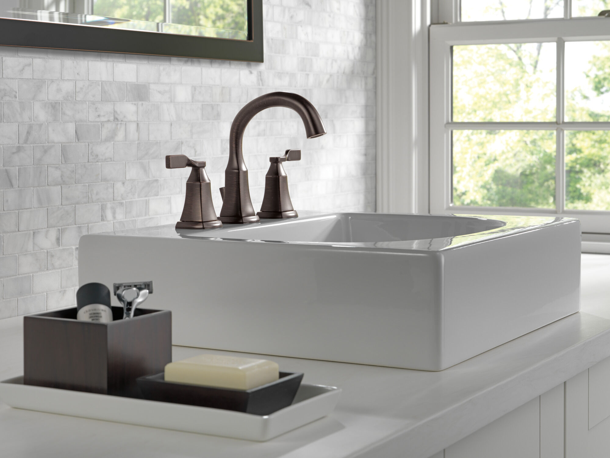 35766LF-RB Смеситель для ванной комнаты с двумя ручками Delta Faucet Delta Венецианская бронза - Вид №3