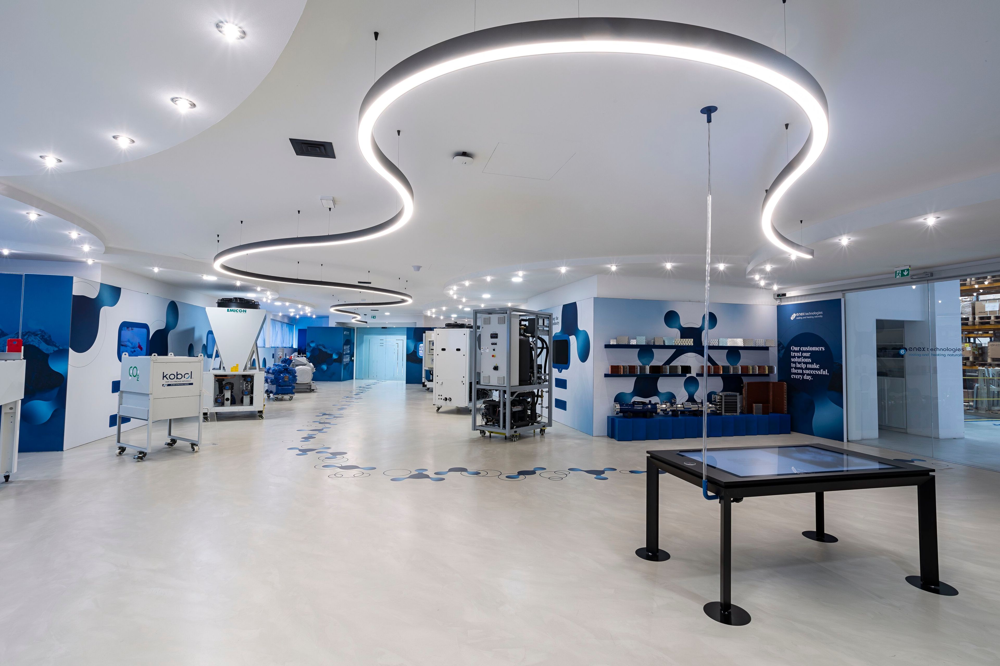 Алюминиевые и тканевые конструкции для выставочного зала ABS Group SHOWROOM ARCH-00043780 - Вид №3