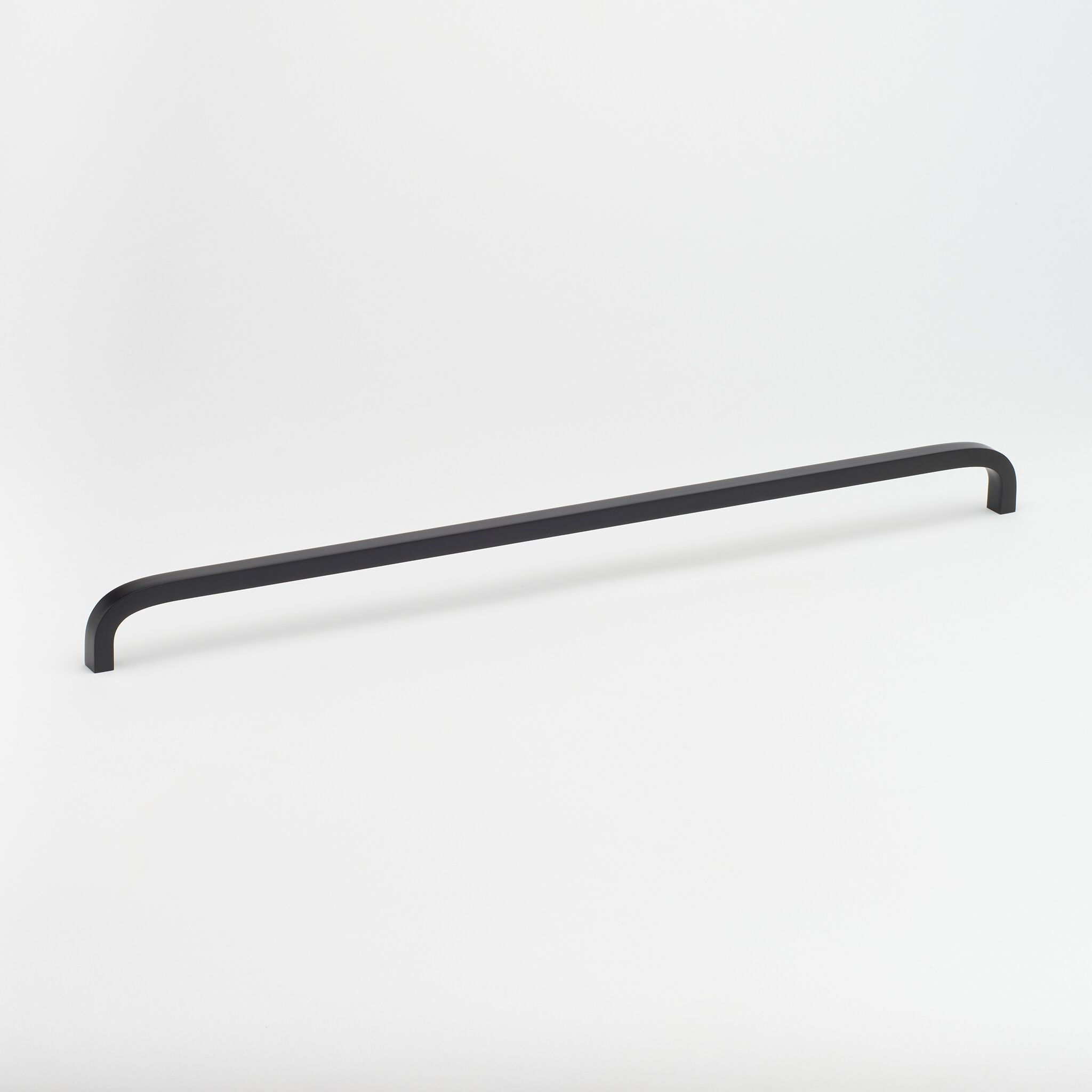 Латунная мебельная ручка Lo & Co Interiors Curve ARCH-00101114 - Вид №3