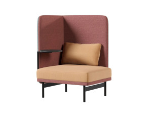 Тканевое кресло с высокой спинкой