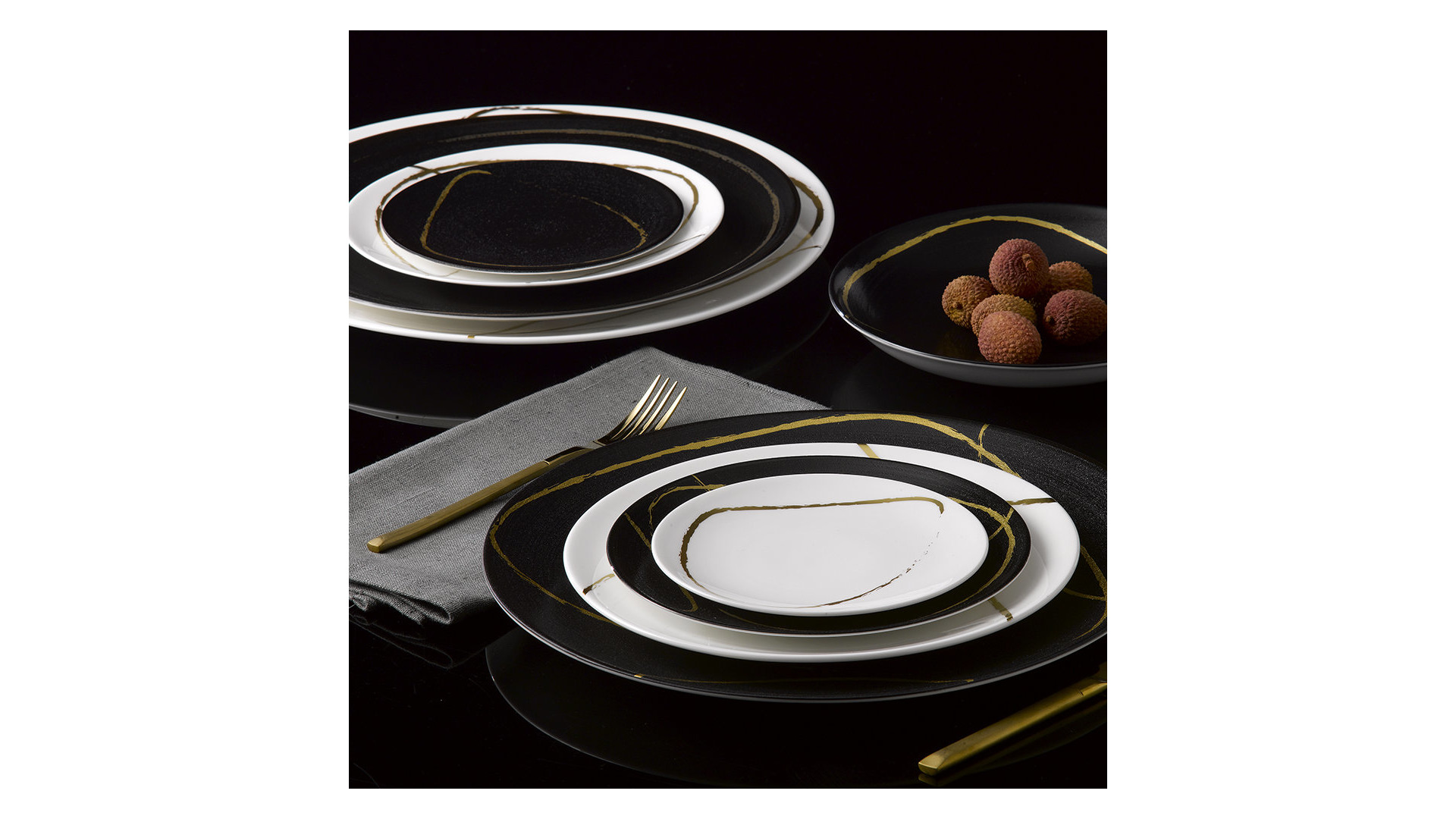 10654648 Royal Crown Derby Салатник Royal Crown Derby "Эскиз. Белый" 22,5см Фарфор, Керамика  - Вид №4