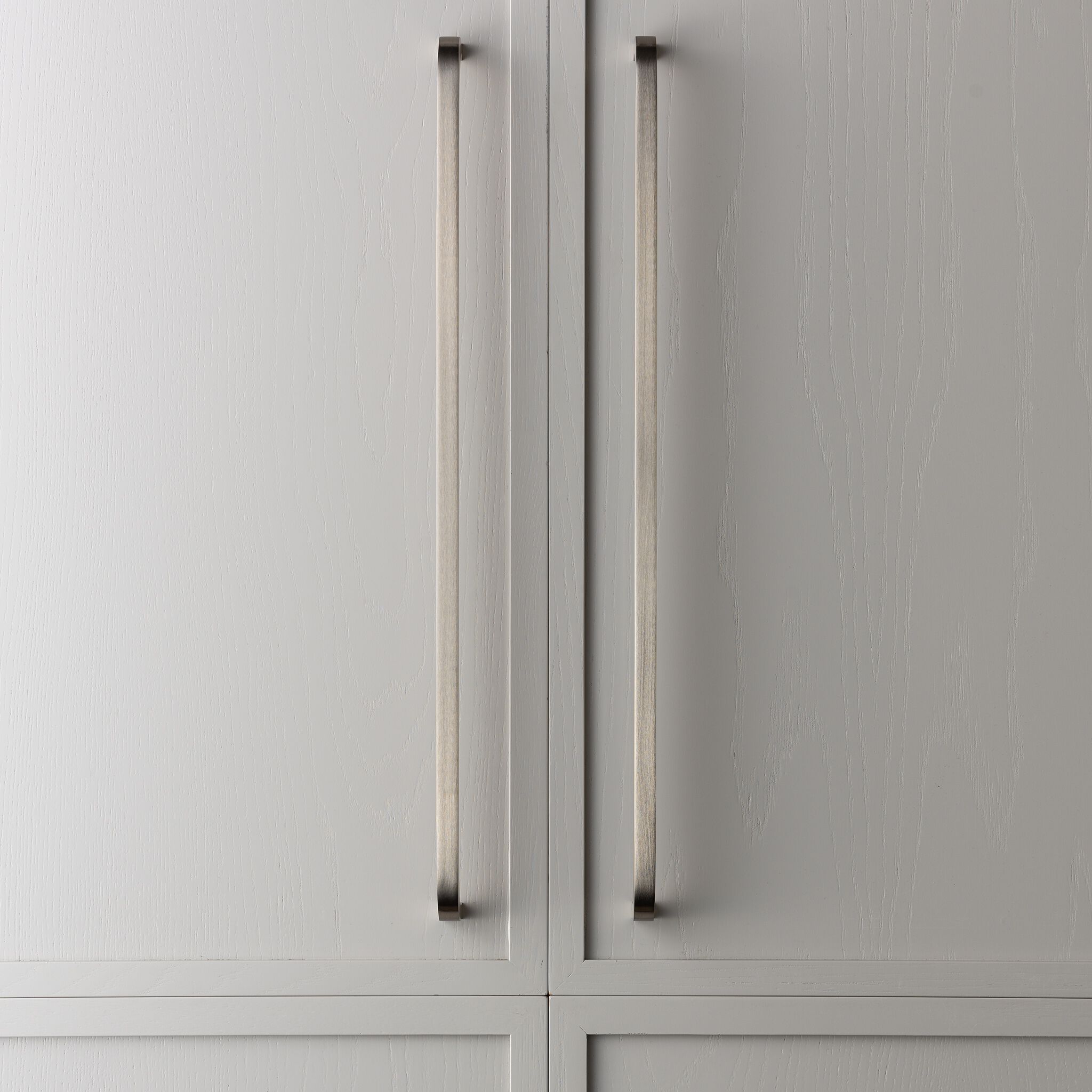 Латунная мебельная ручка Lo & Co Interiors Curve ARCH-00101114 - Вид №16