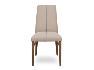 Мягкий стул с высокой спинкой