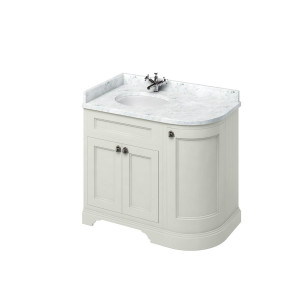 Burlington Отдельностоящий изогнутый угловой блок 100 л / с со столешницей Carrara White и встроенной белой раковиной Песок FC2S_BC98L