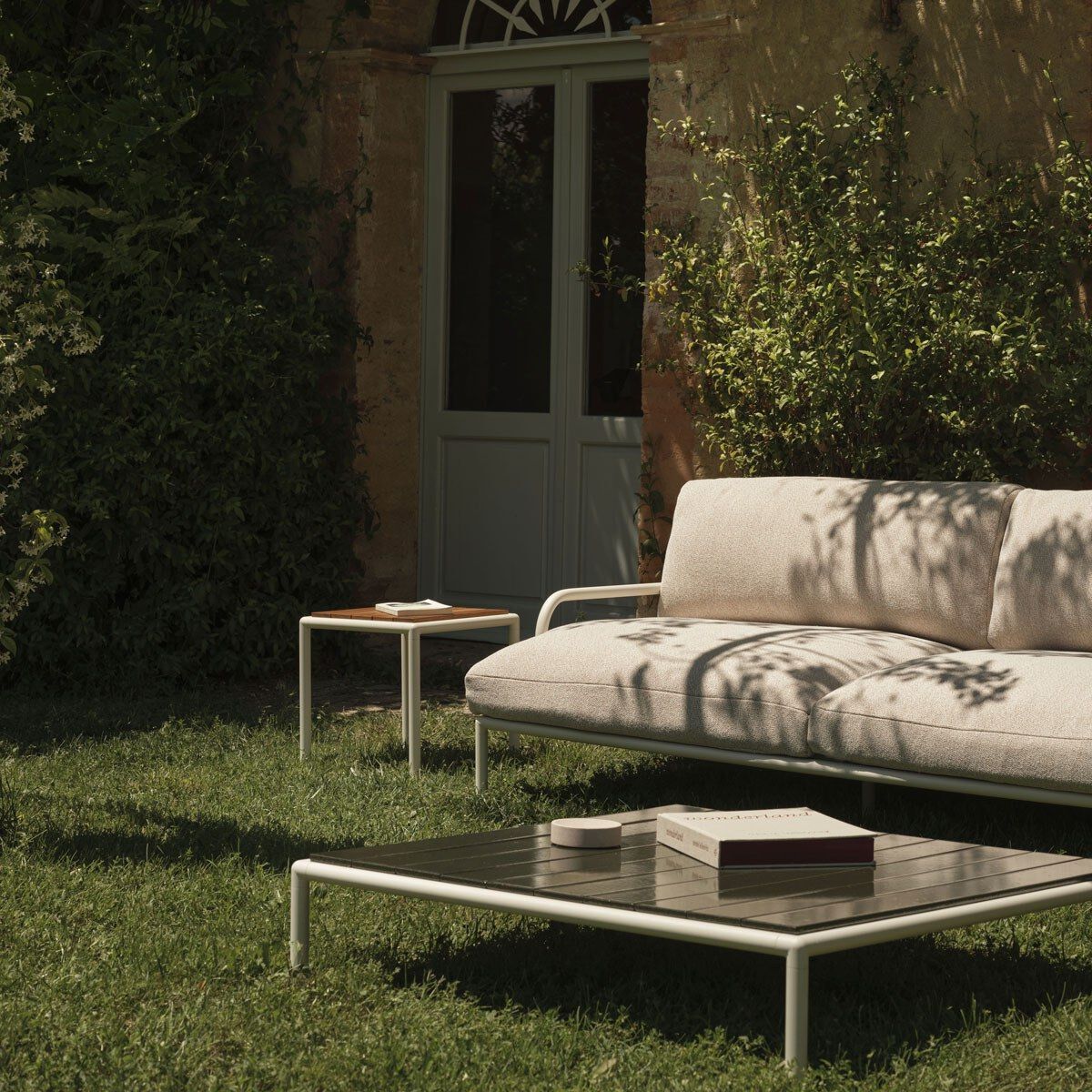 Низкий квадратный садовый столик из лавового камня FAST Roè ARCH-00059052 - Вид №3